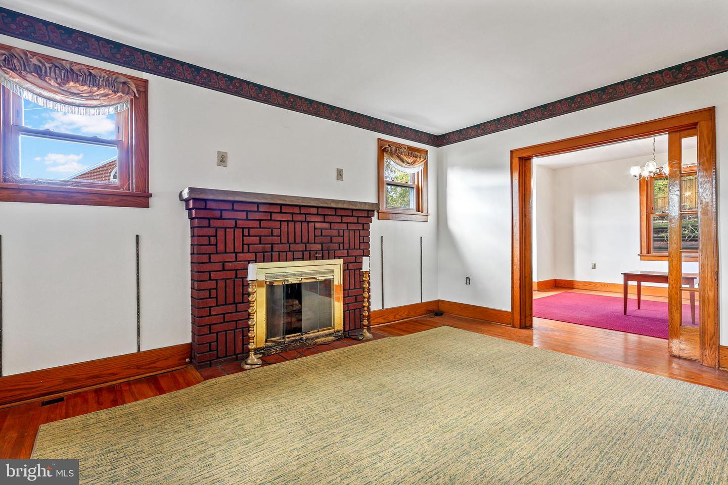 604 Kent Ave Property Photo 9