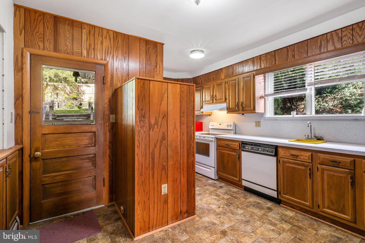 604 Kent Ave Property Photo 15