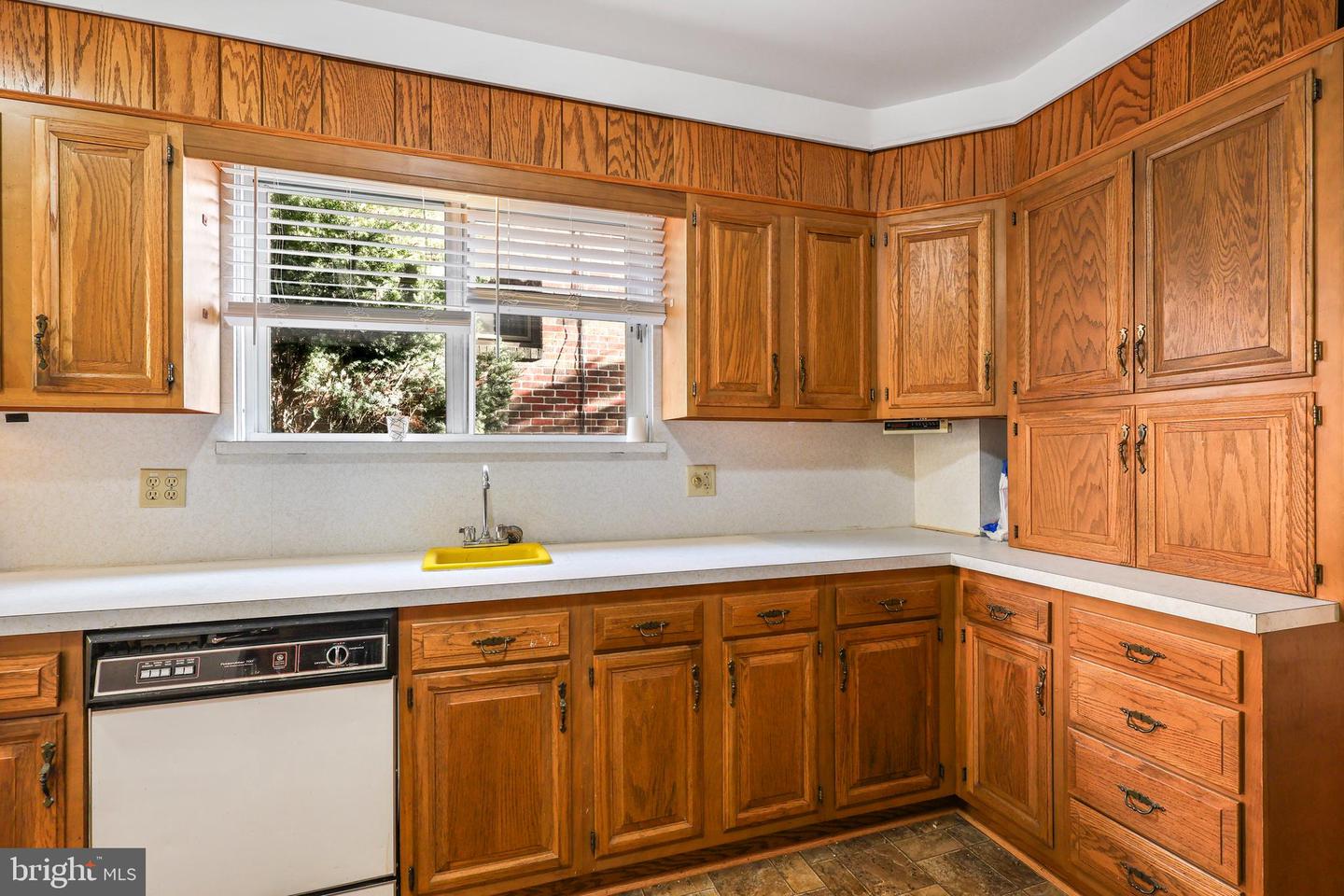 604 Kent Ave Property Photo 16