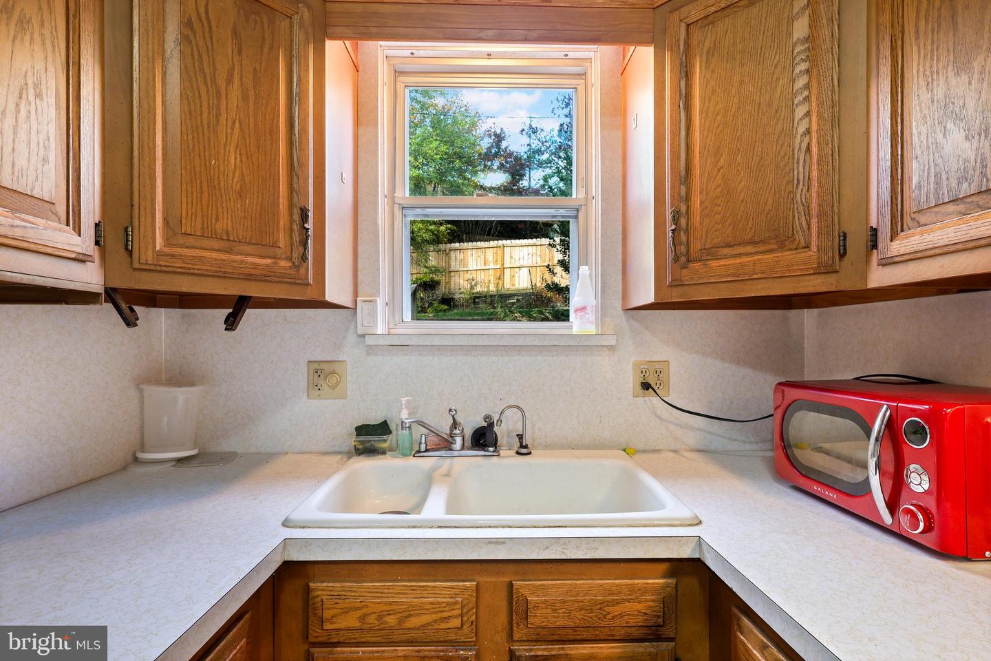 604 Kent Ave Property Photo 17