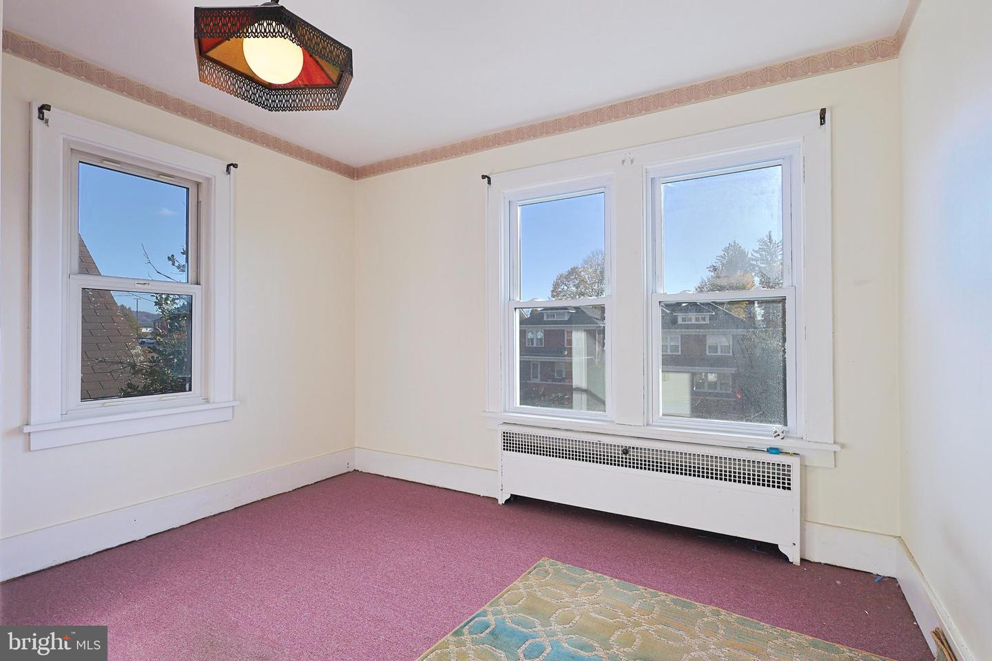 604 Kent Ave Property Photo 21