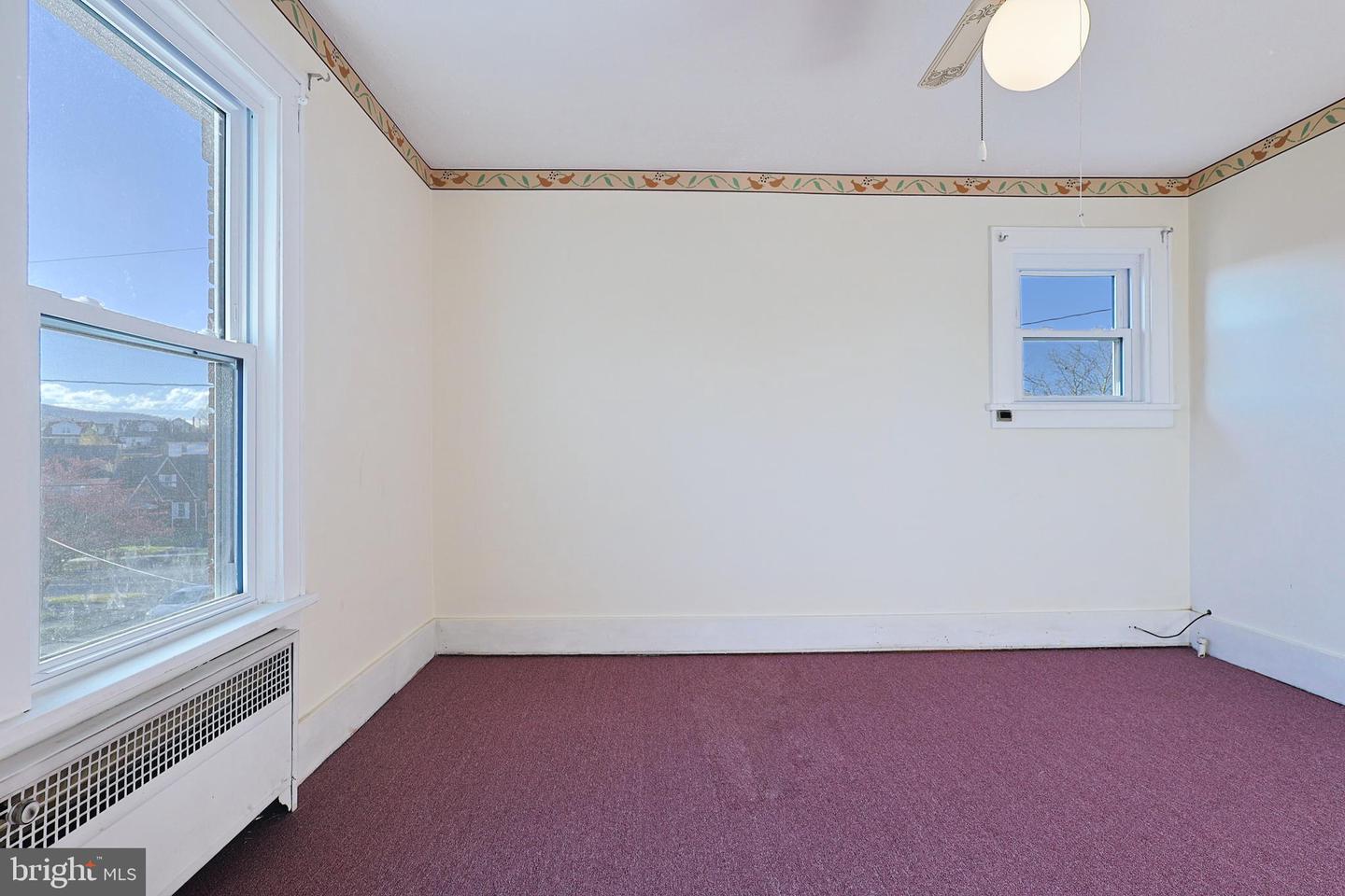 604 Kent Ave Property Photo 25