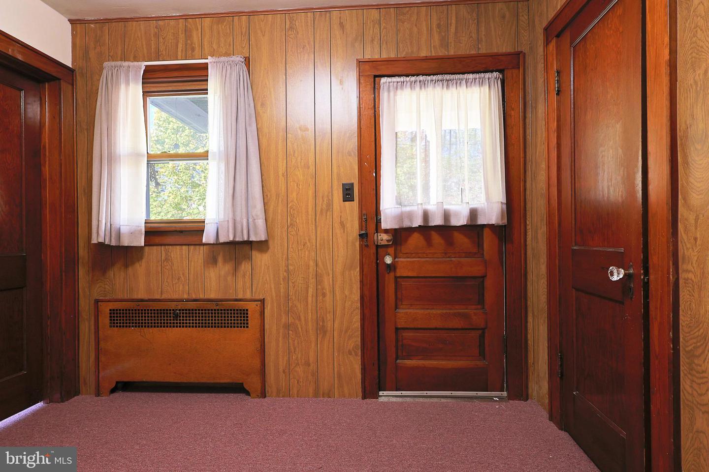 604 Kent Ave Property Photo 28