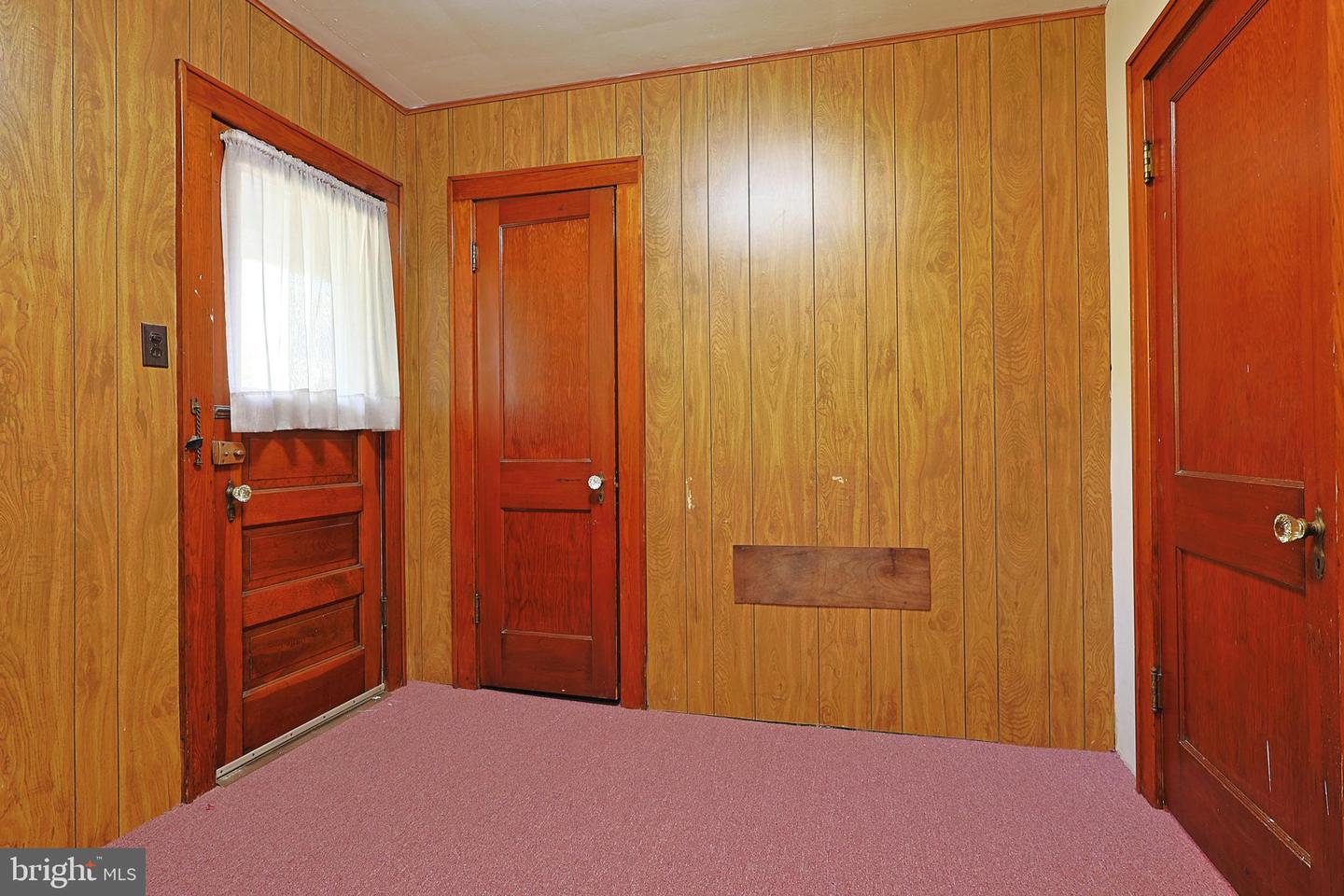 604 Kent Ave Property Photo 29