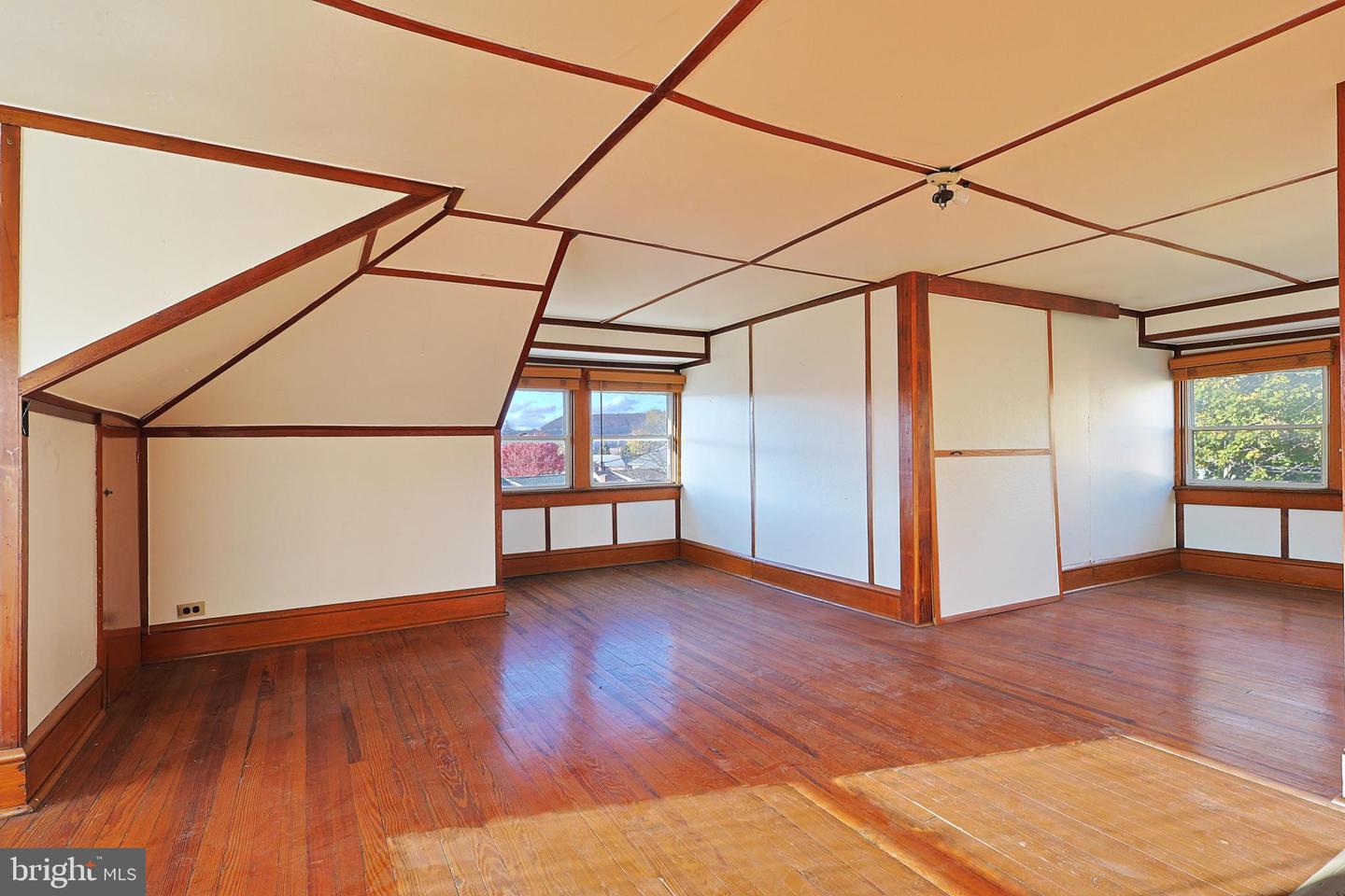 604 Kent Ave Property Photo 38