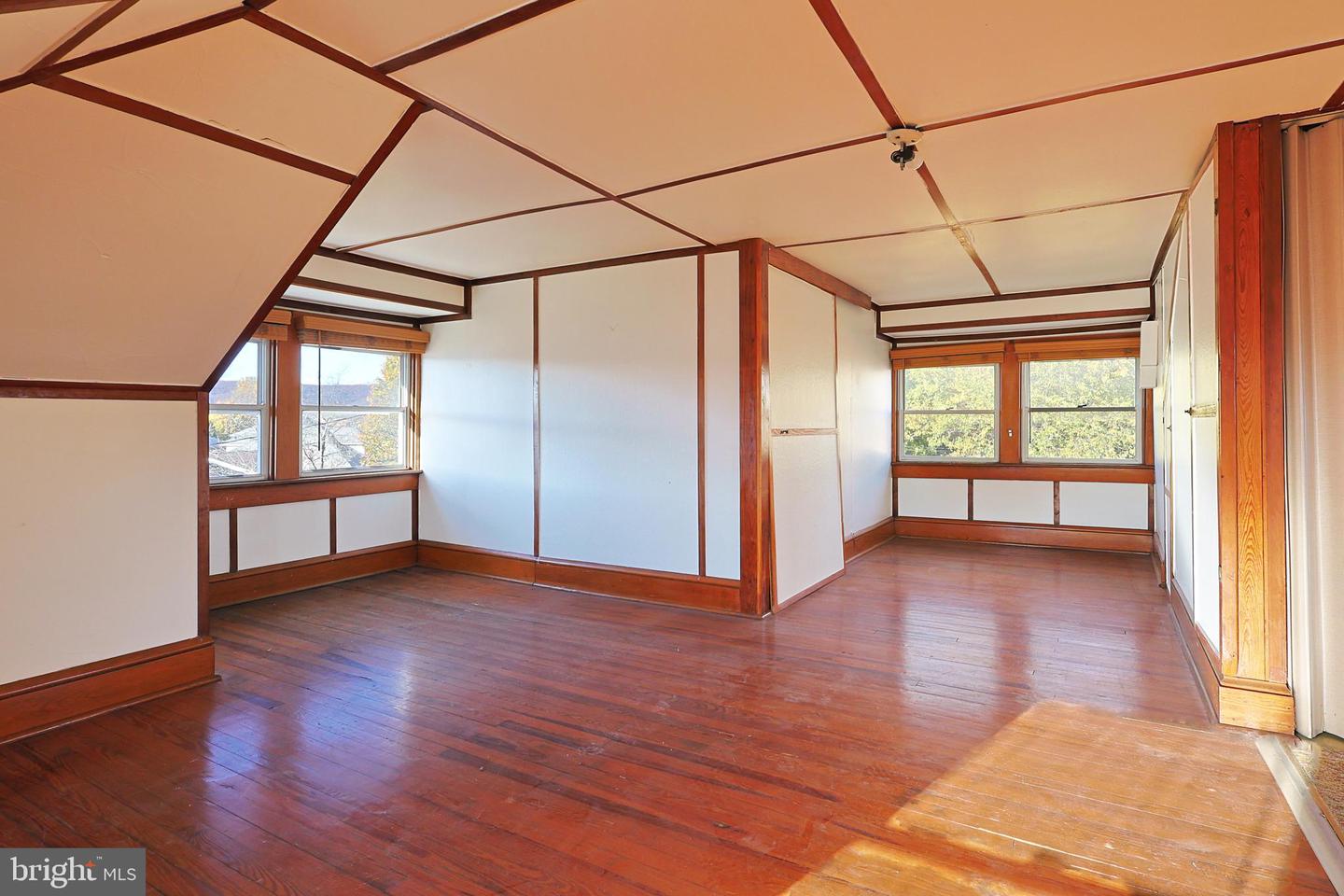 604 Kent Ave Property Photo 39