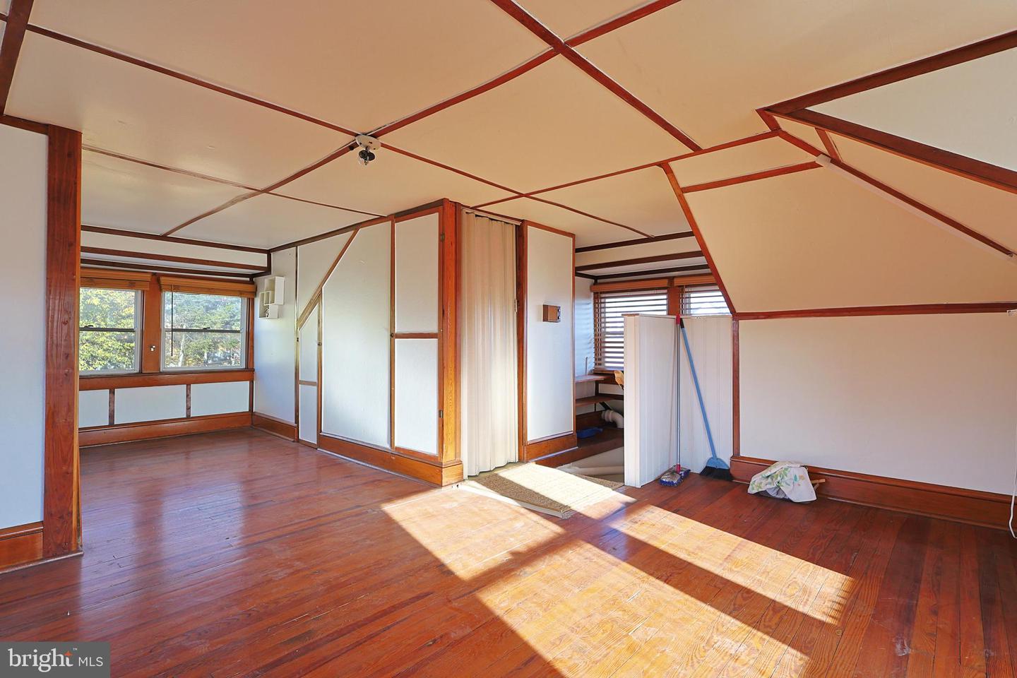 604 Kent Ave Property Photo 40