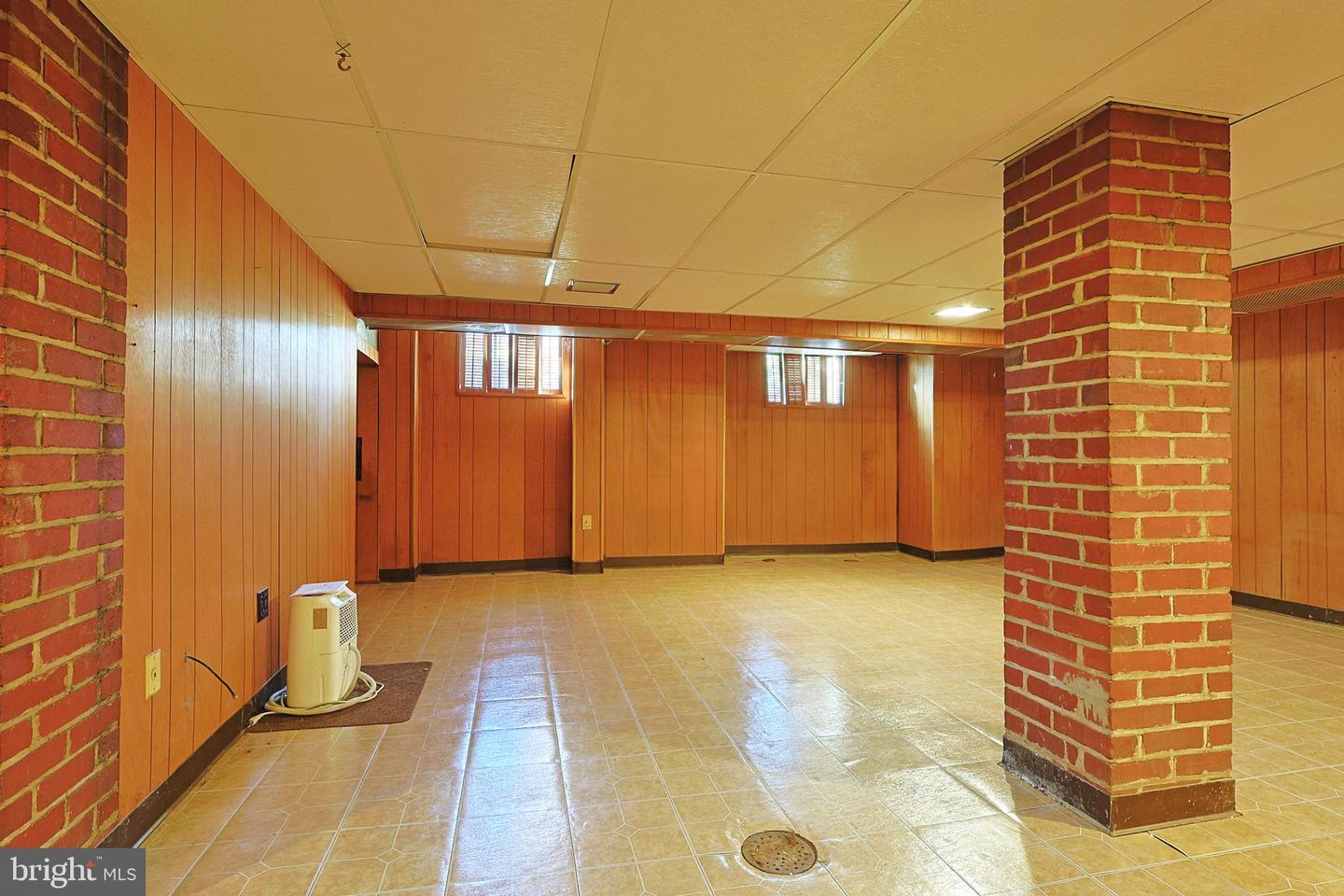604 Kent Ave Property Photo 45