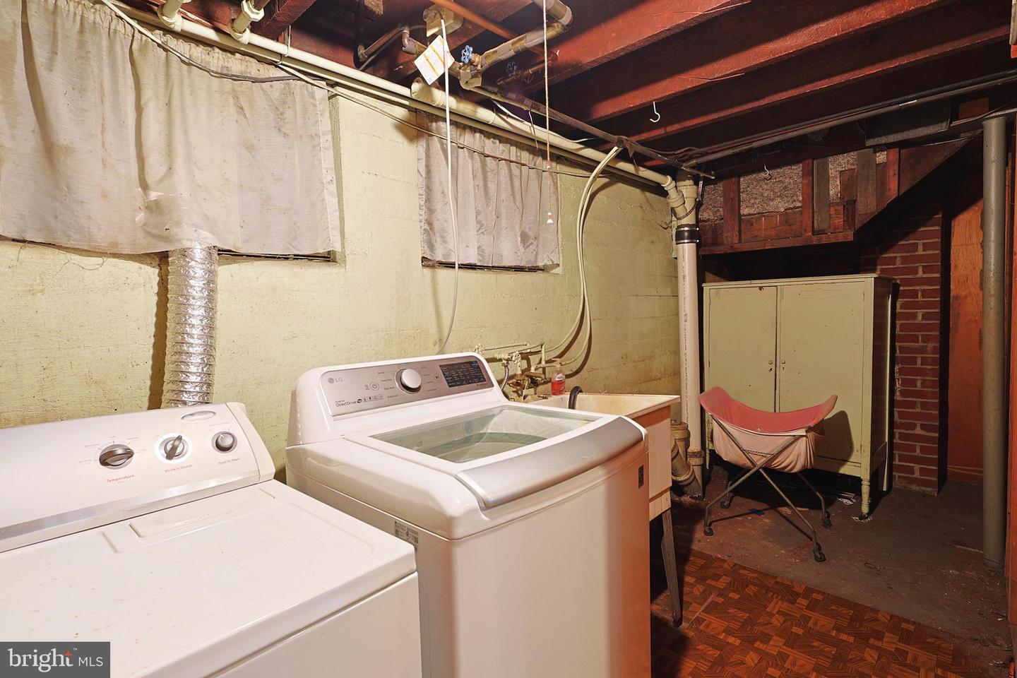 604 Kent Ave Property Photo 48