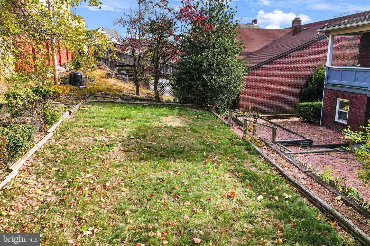 604 Kent Ave Property Photo 64