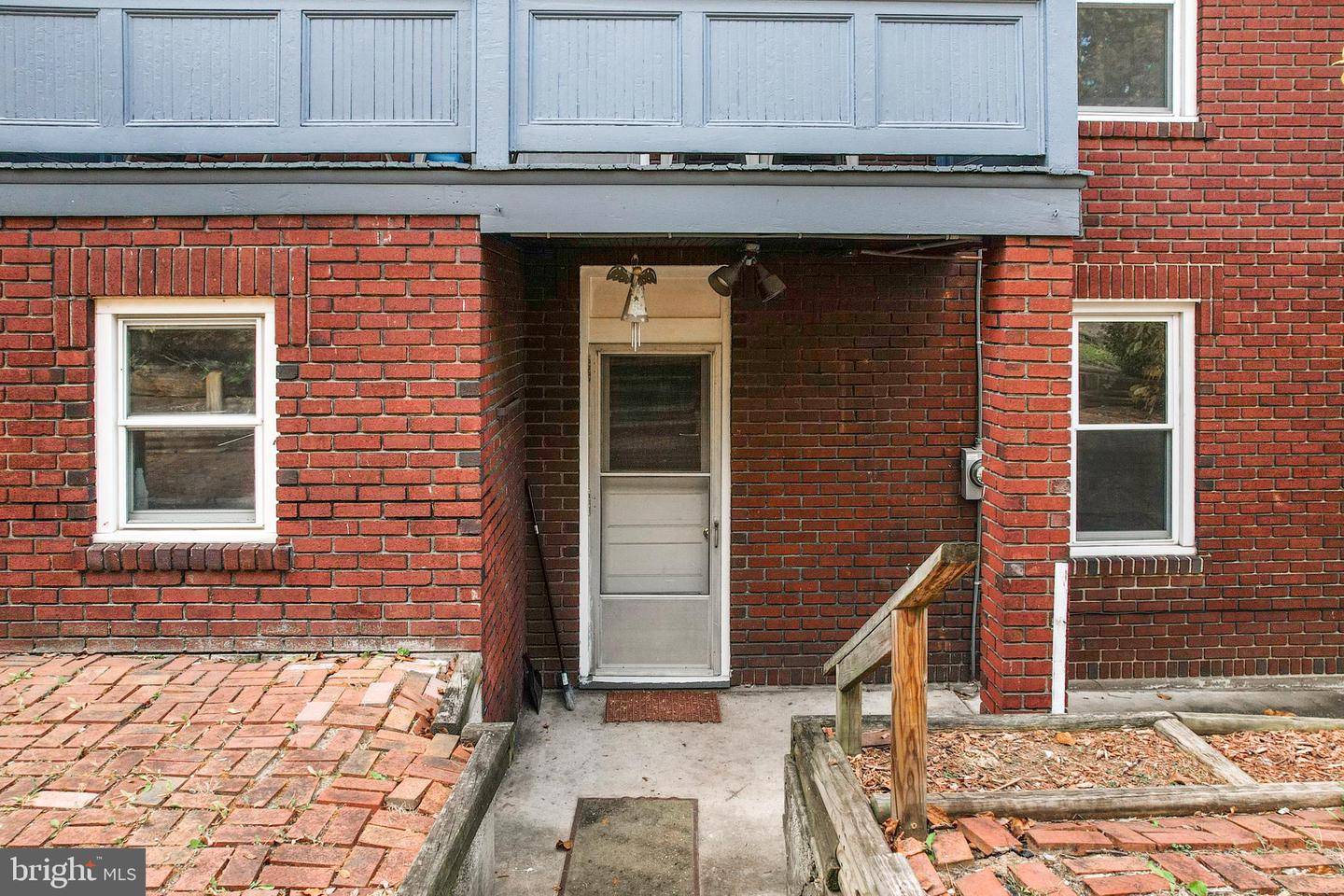 604 Kent Ave Property Photo 66