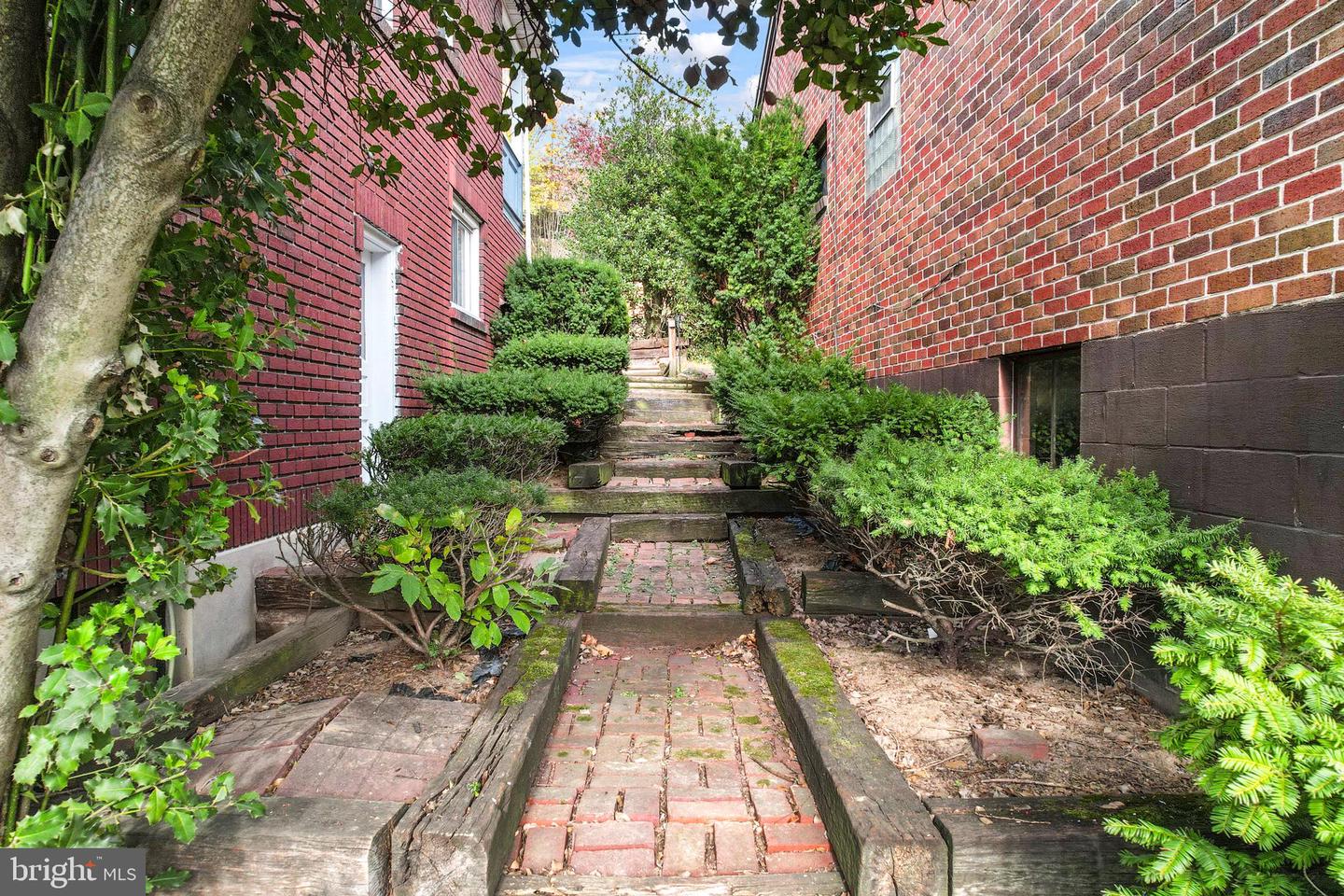 604 Kent Ave Property Photo 68