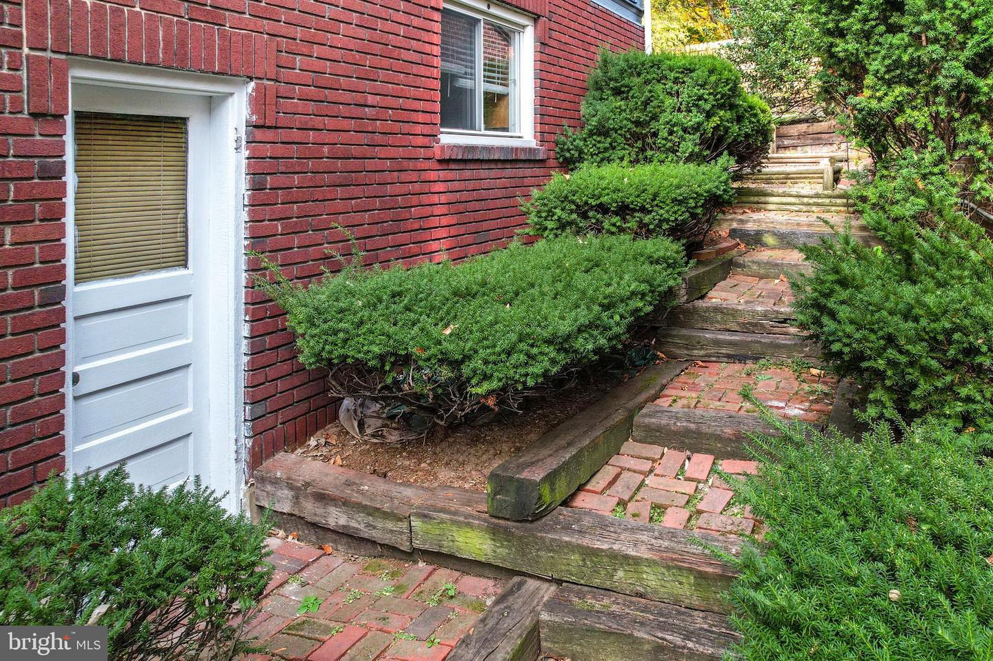 604 Kent Ave Property Photo 69
