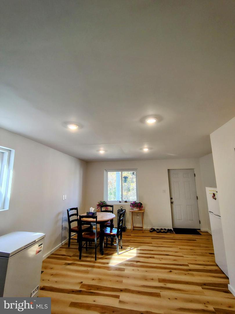 465 Baltimore Ave Property Photo 4