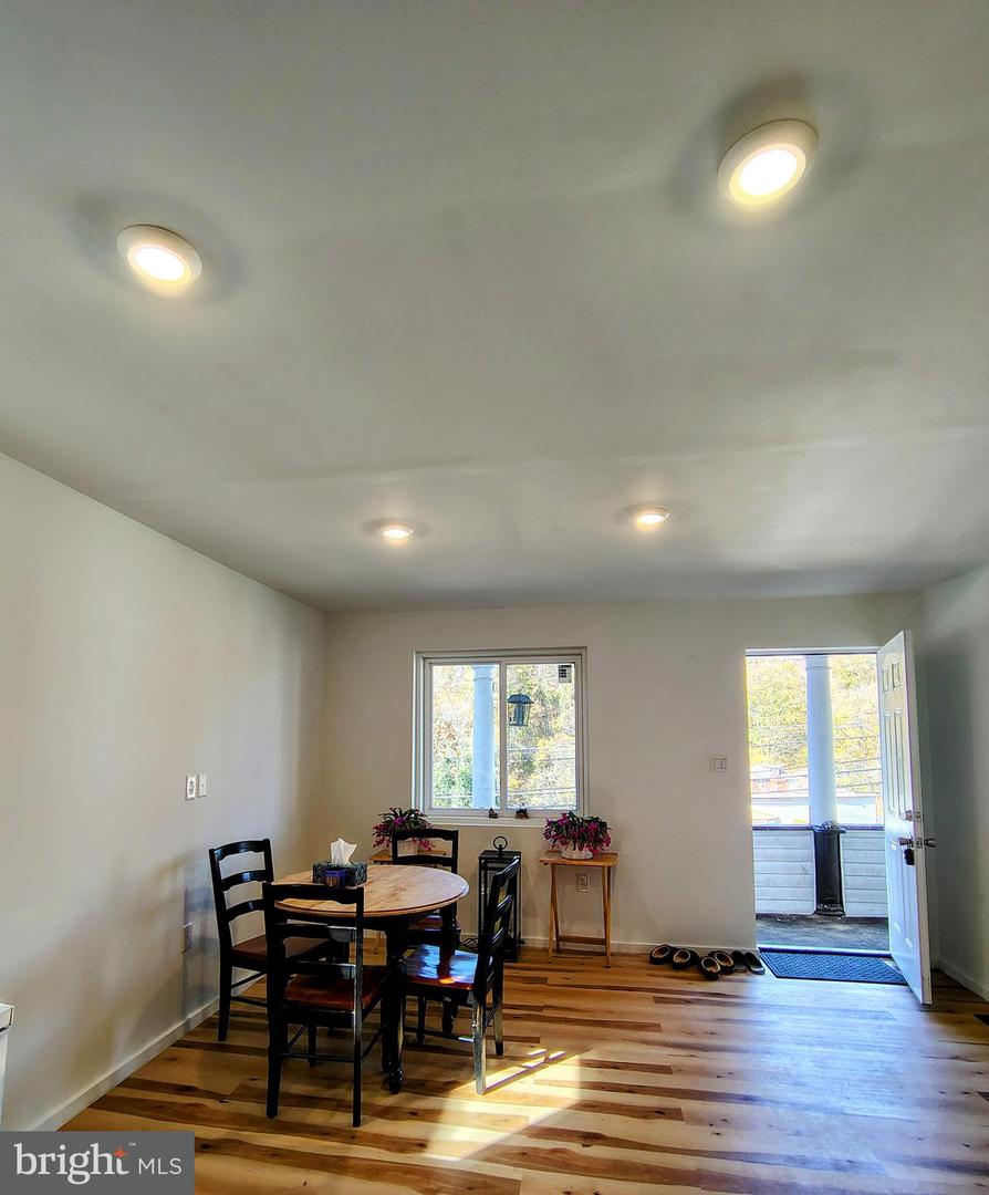 465 Baltimore Ave Property Photo 5