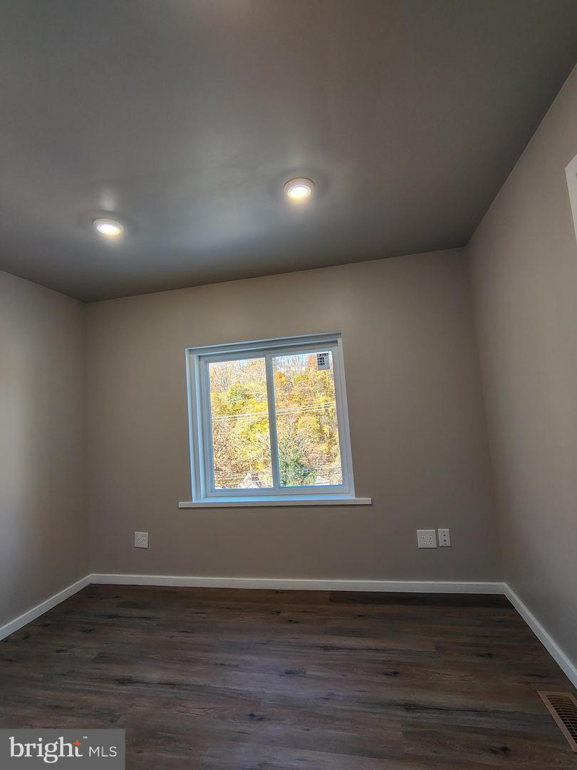 465 Baltimore Ave Property Photo 15