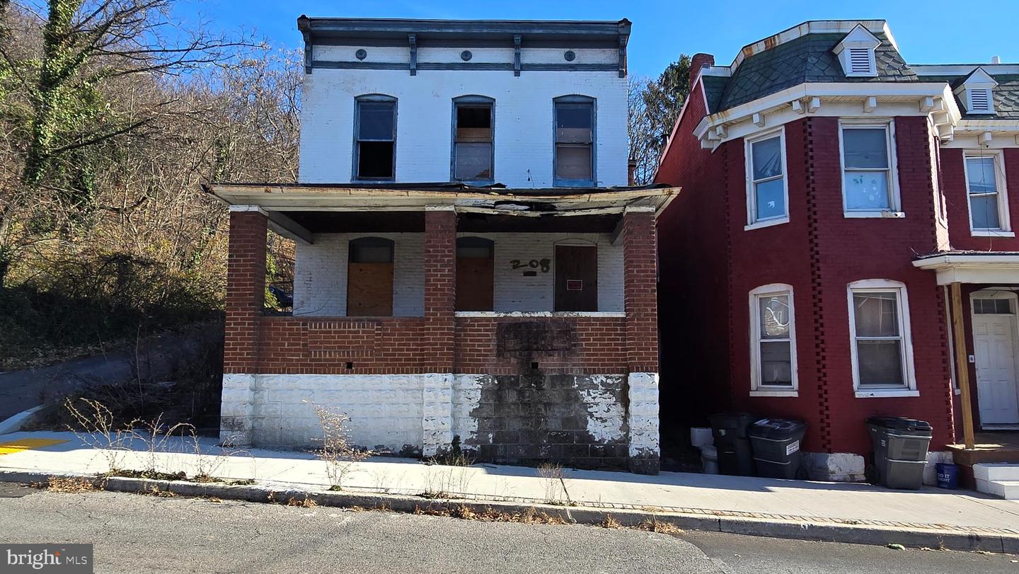 208 Maryland Ave Property Photo 1