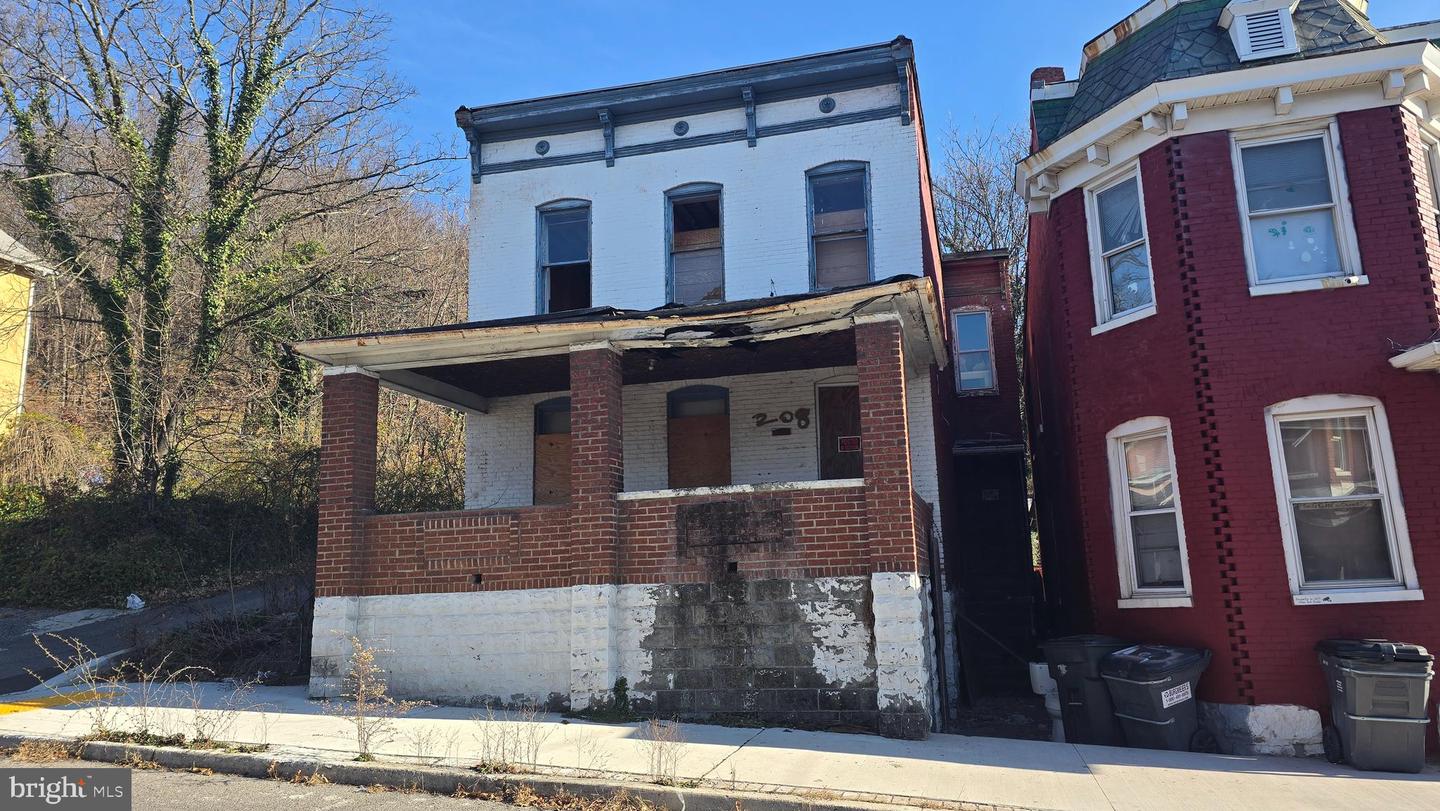 208 Maryland Ave Property Photo 2