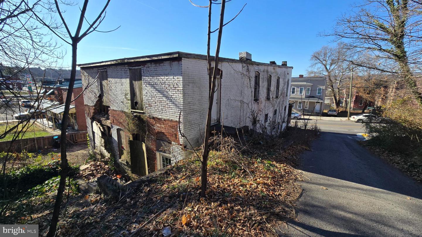 208 Maryland Ave Property Photo 8