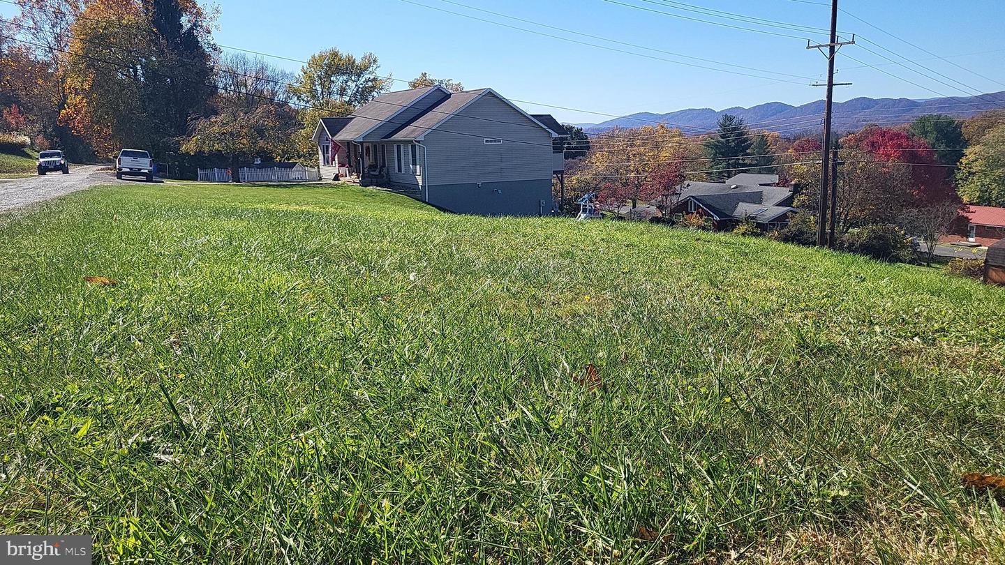 13805 Oriole Dr Se Property Photo 5
