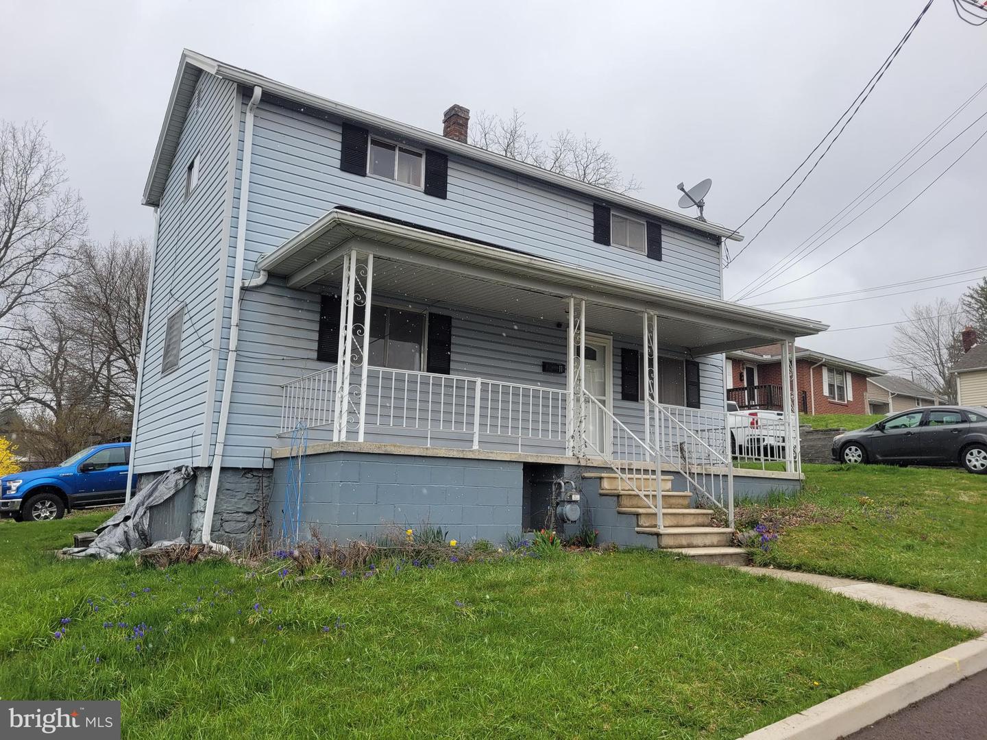 11 Green St Property Photo 3