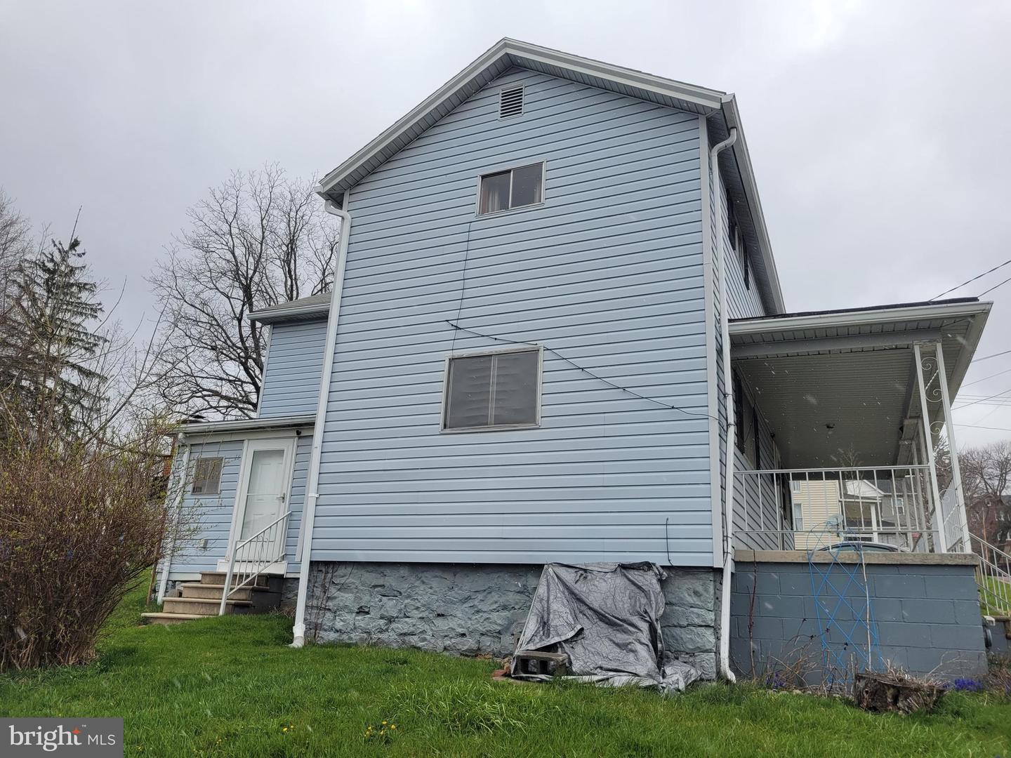 11 Green St Property Photo 4