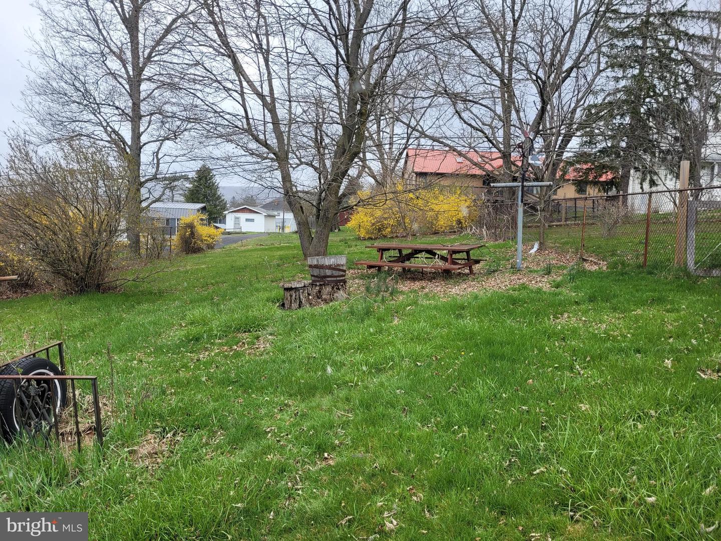11 Green St Property Photo 6