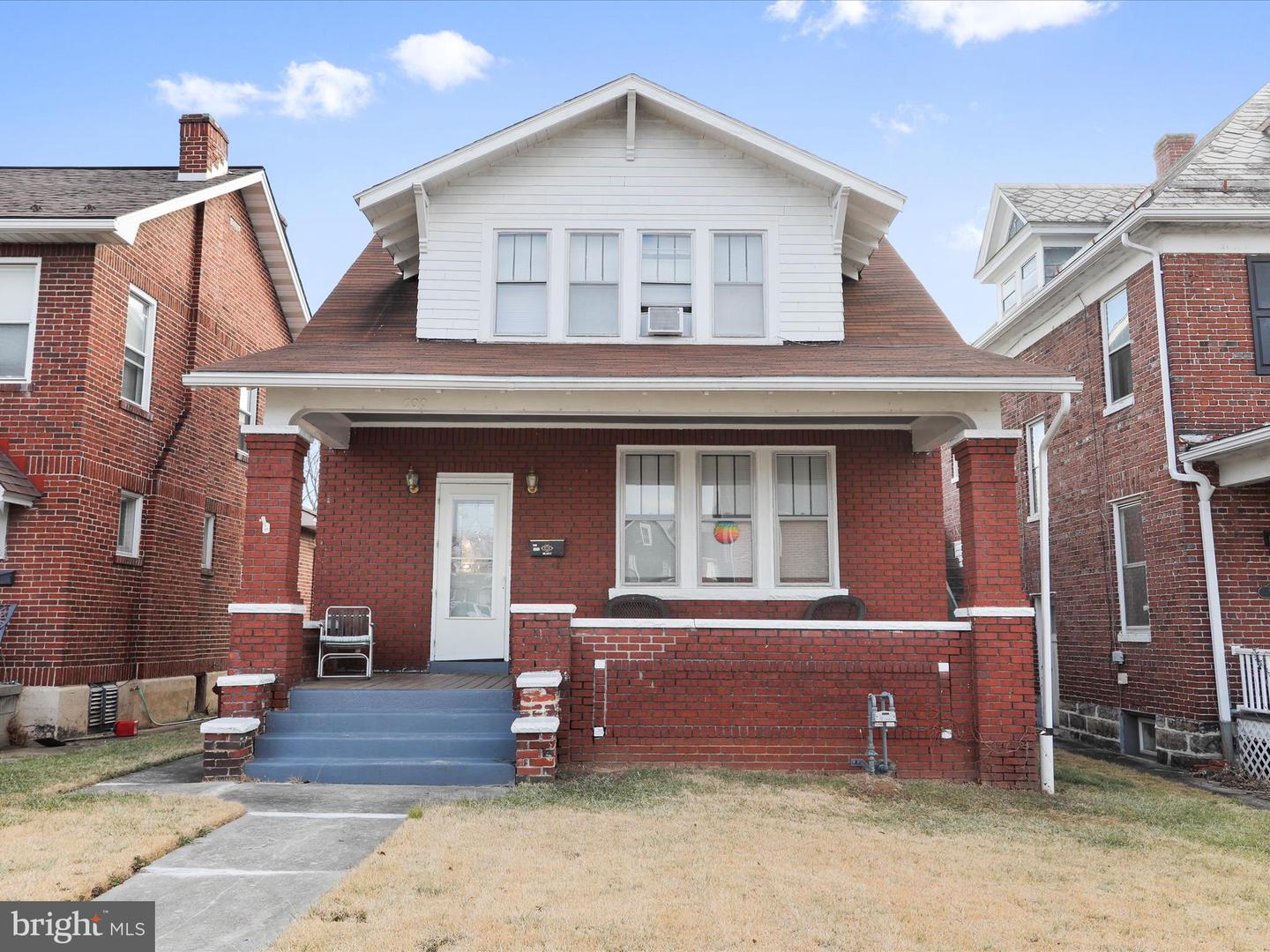 700 Montgomery Ave Property Photo