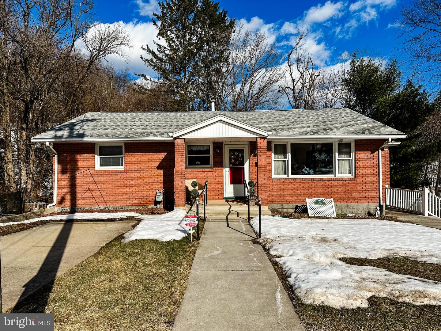 36 Douglas Ave Property Photo