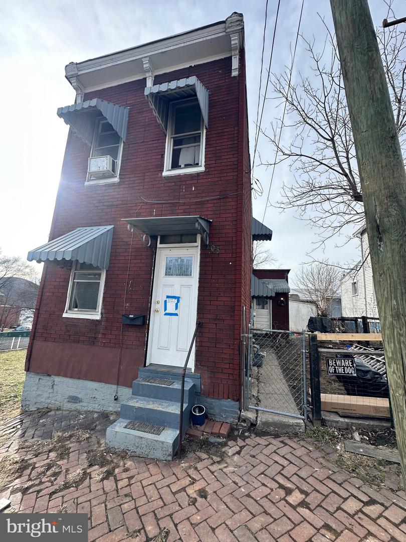 105 Springdale St Property Photo