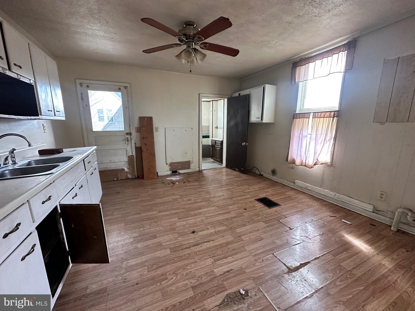27 W First St W Property Photo 8