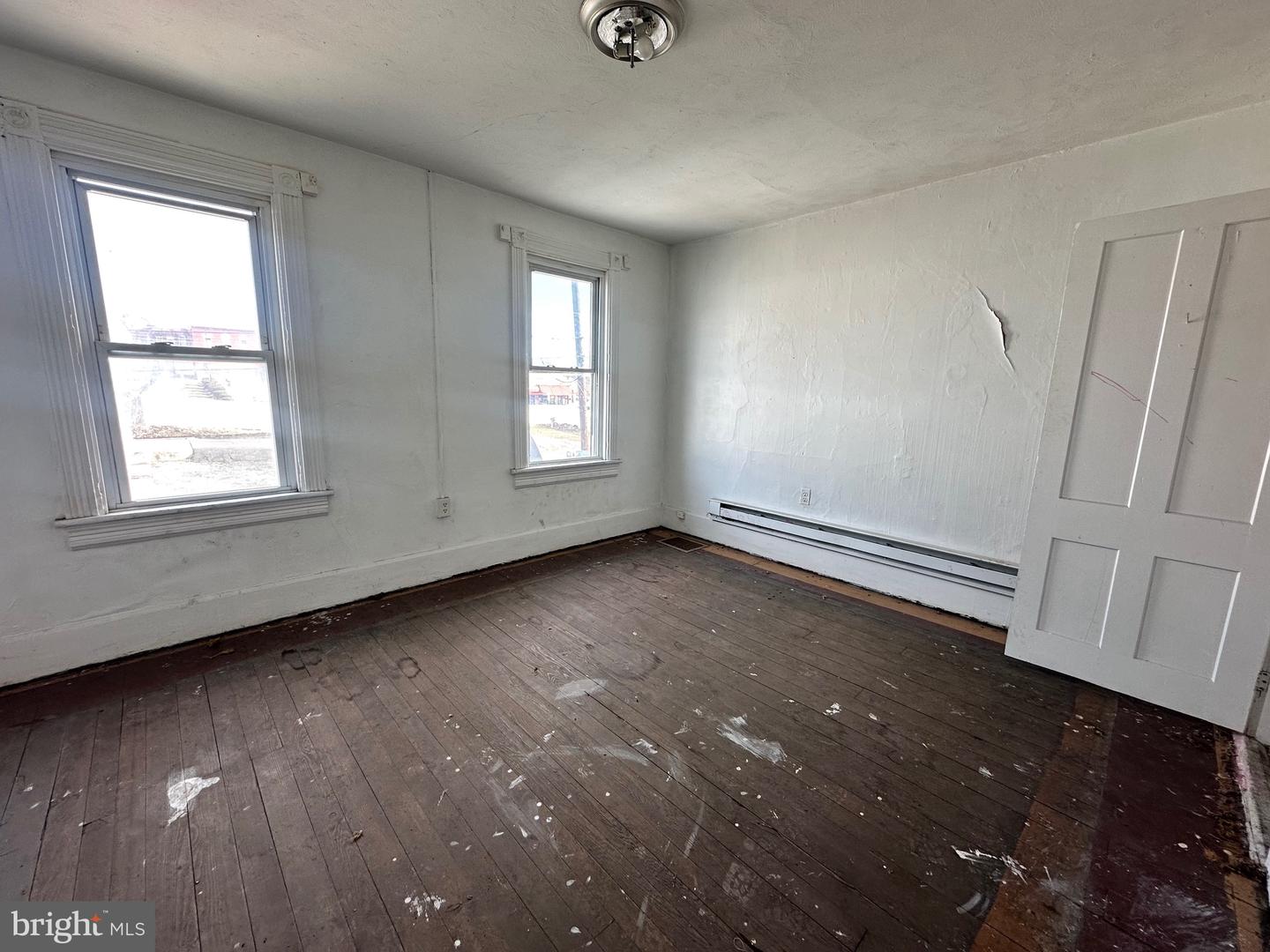323-325 Springdale St Property Photo 8