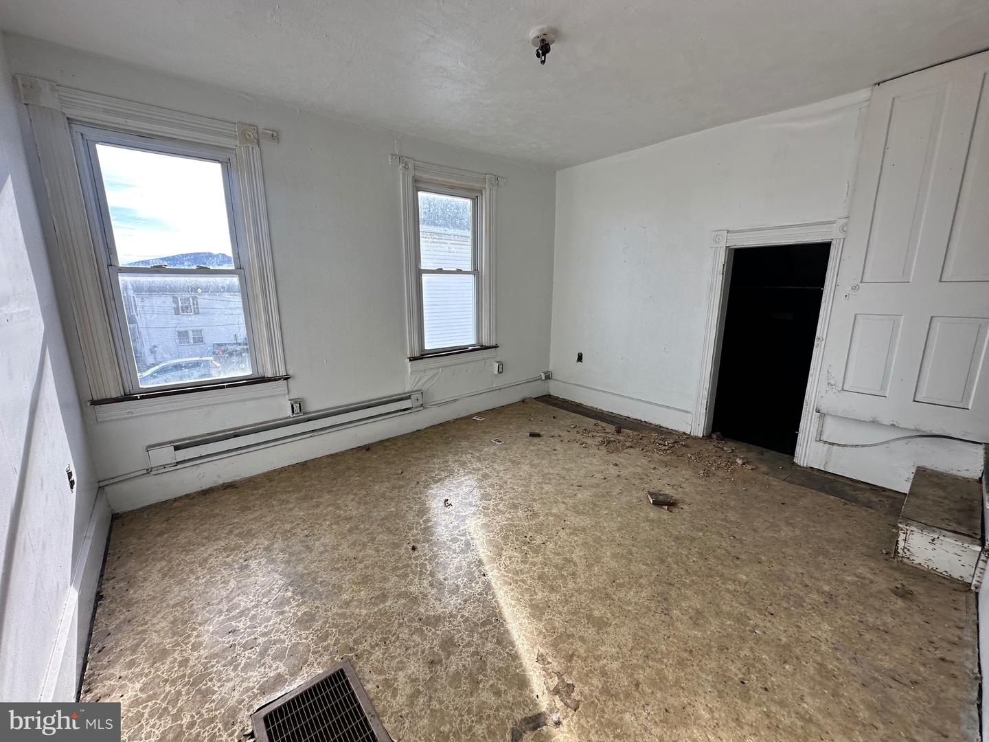 323-325 Springdale St Property Photo 9
