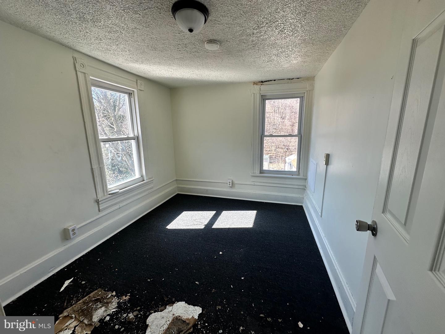 468 Baltimore Ave Property Photo 8