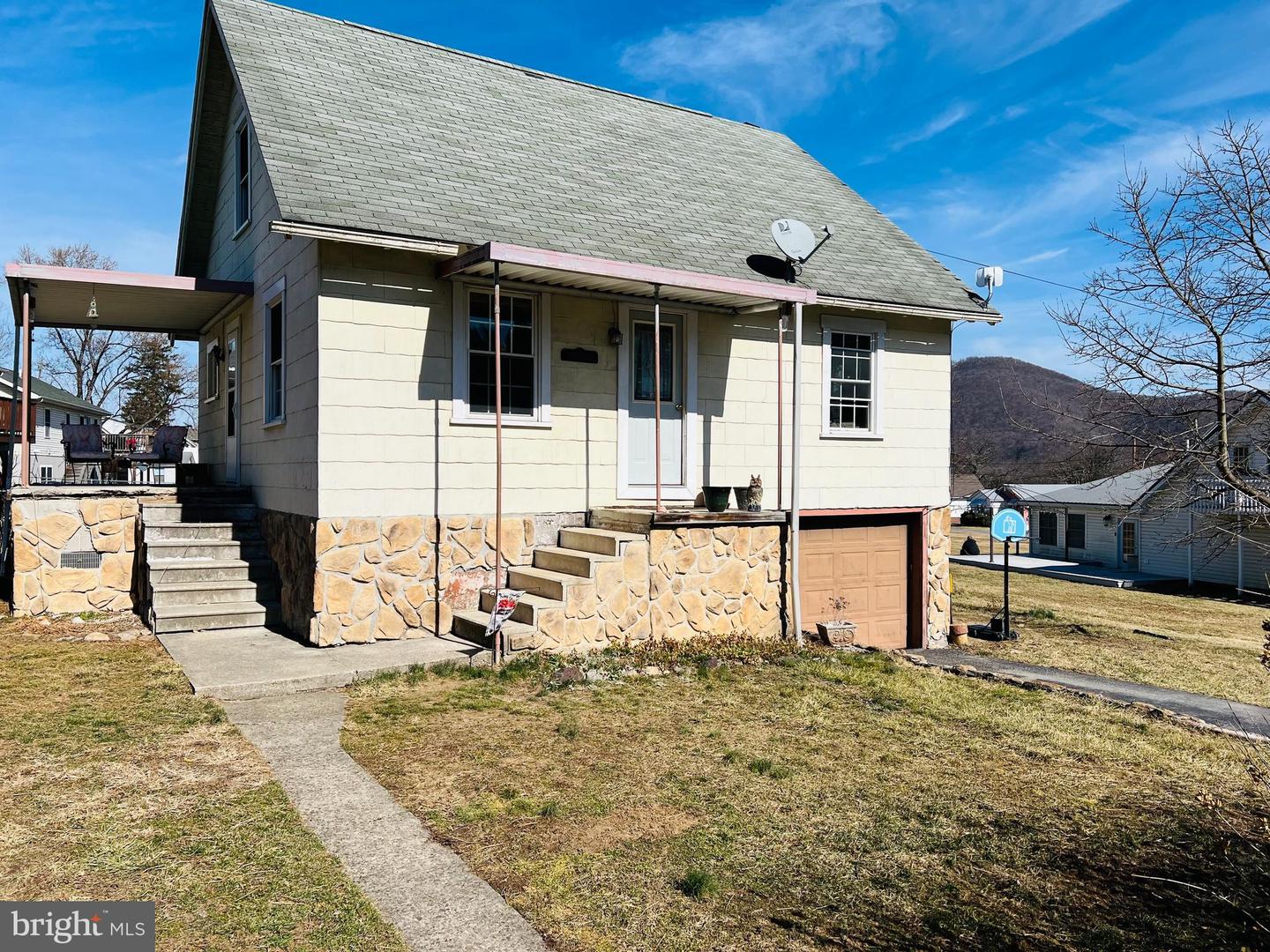 14900 Lee St Property Photo 1