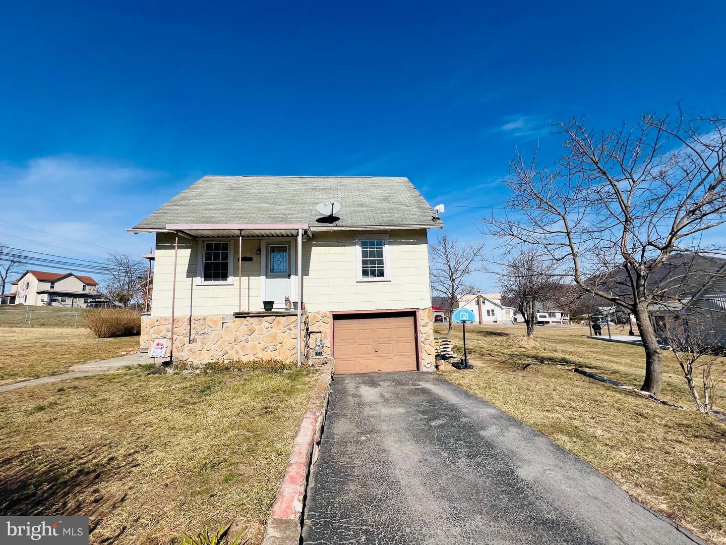 14900 Lee St Property Photo 2