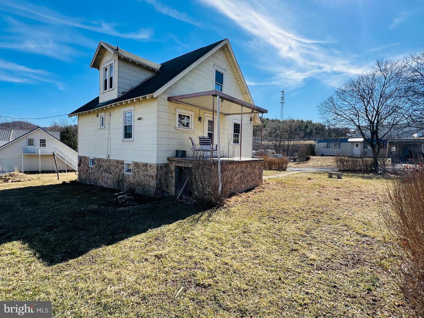 14900 Lee St Property Photo 4