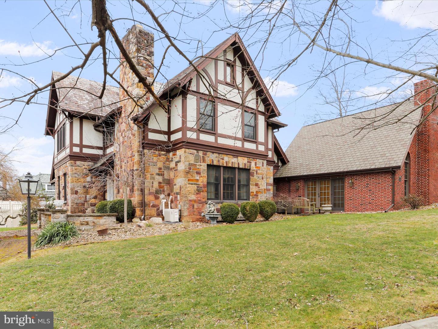 820 Windsor Rd Property Photo