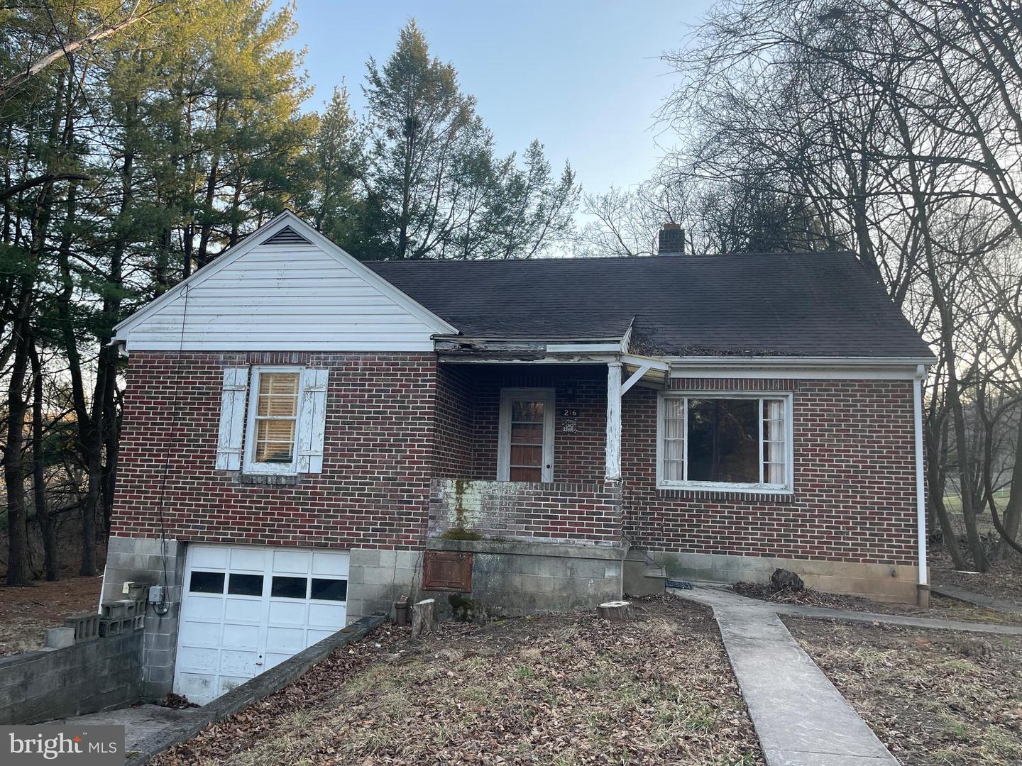 216 Frost Ave Property Photo
