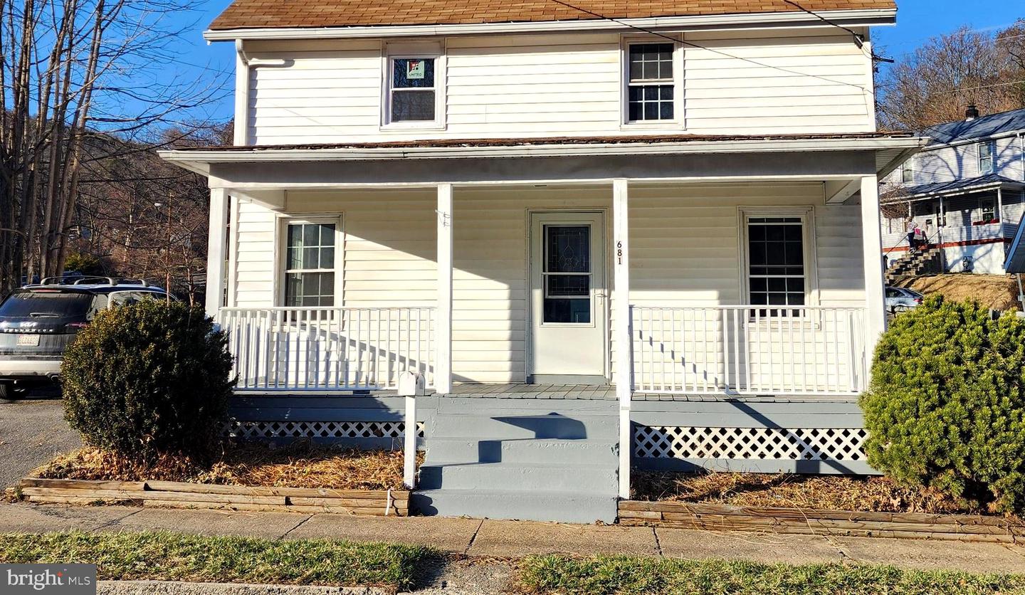 681 Fayette St Property Photo