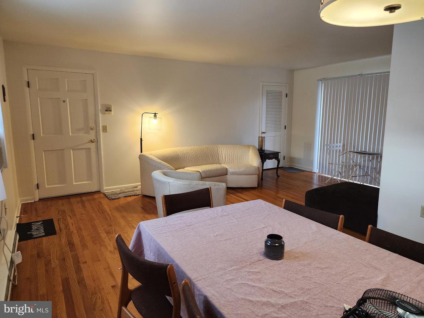 635 Washington St Property Photo 3