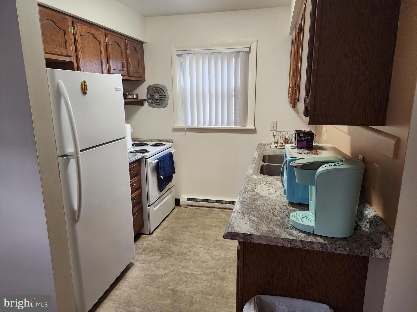 635 Washington St Property Photo 6
