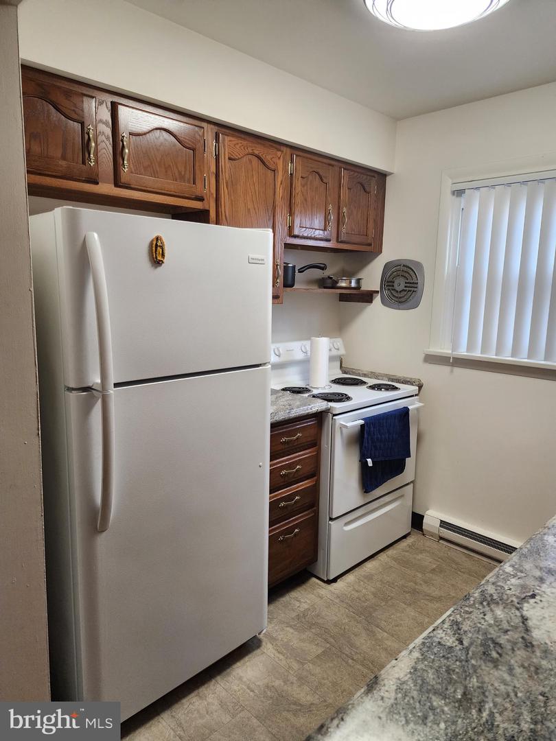 635 Washington St Property Photo 8