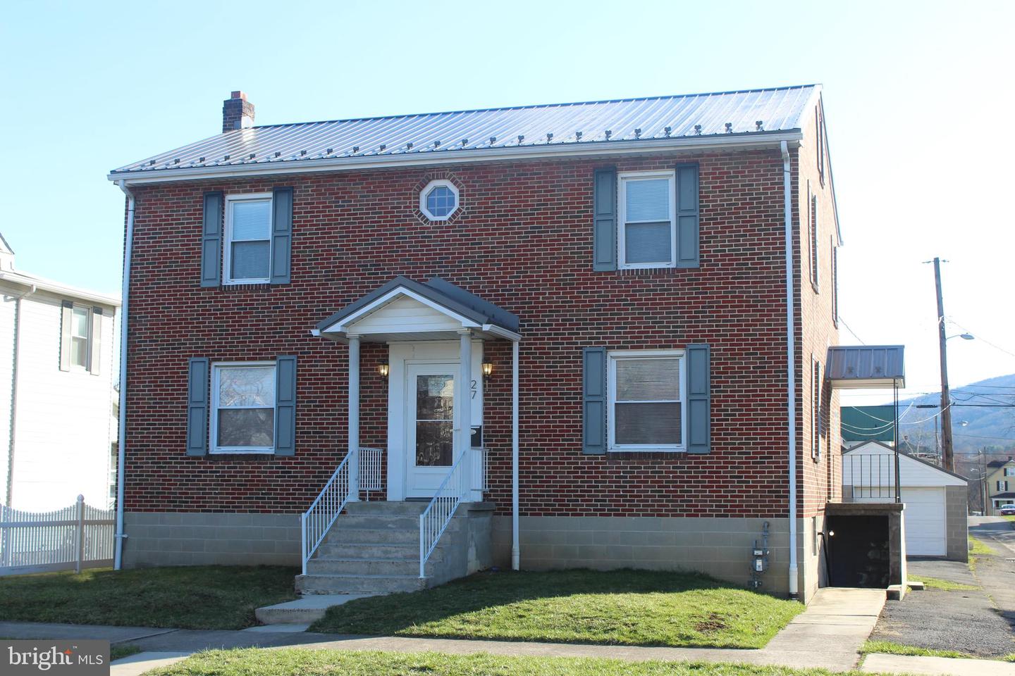 27 Humbird St Property Photo