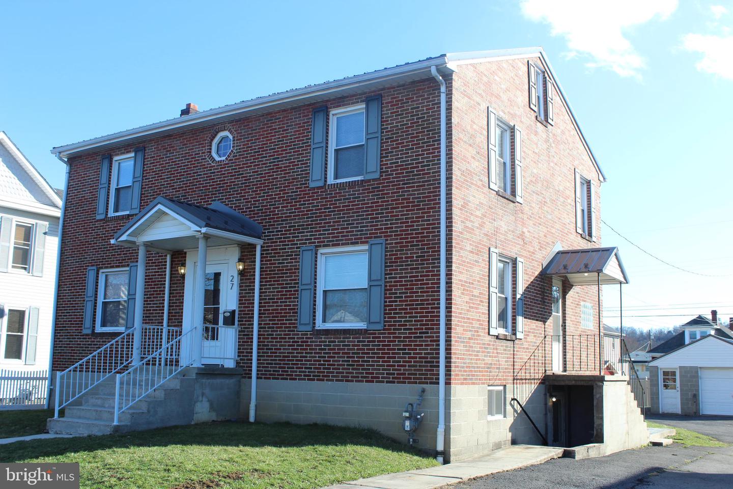 27 Humbird St Property Photo 2