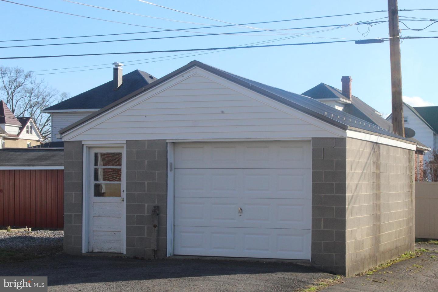 27 Humbird St Property Photo 8