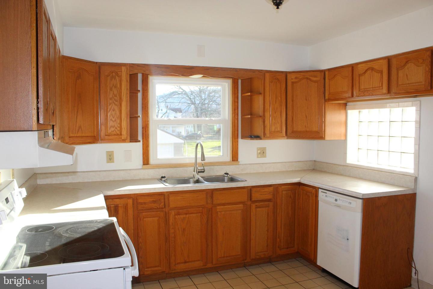 27 Humbird St Property Photo 14