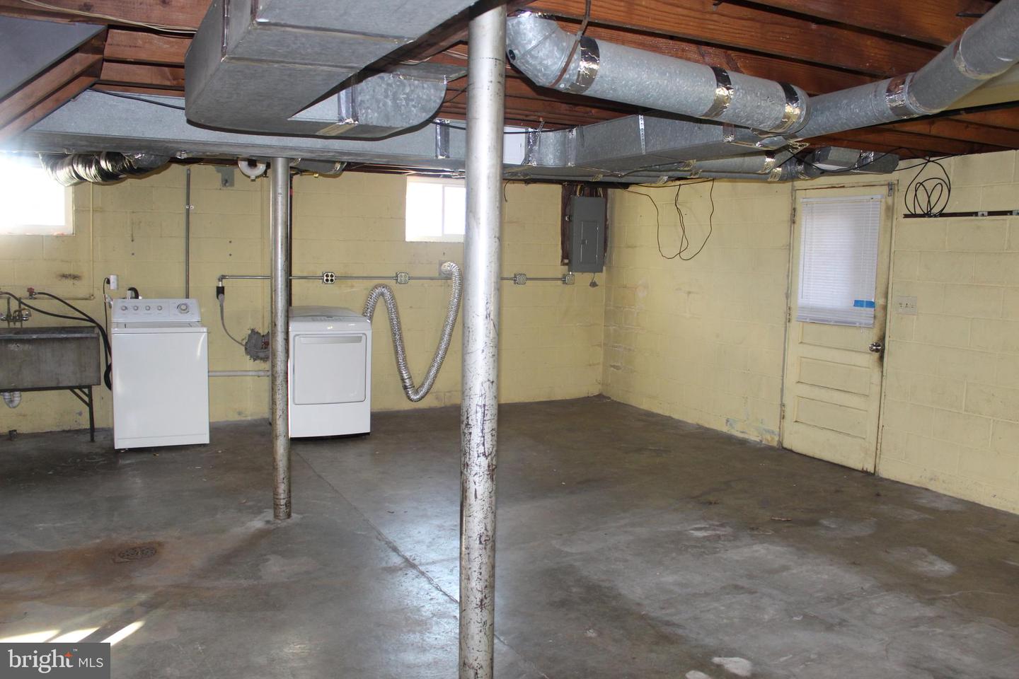 27 Humbird St Property Photo 34