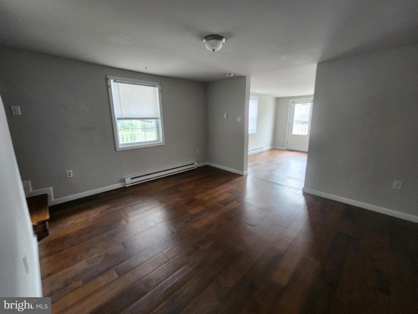 652 Baker St Property Photo 6