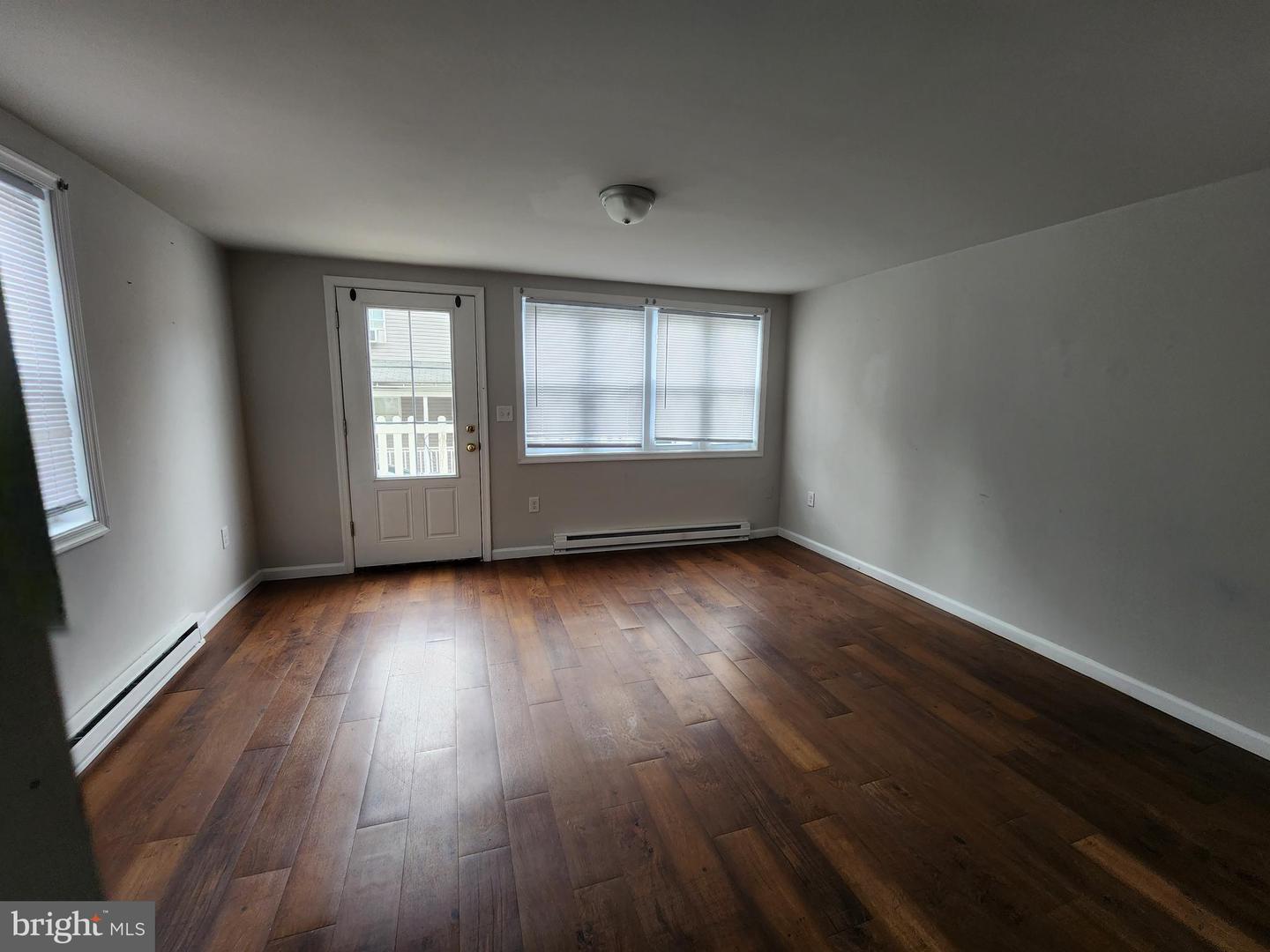 652 Baker St Property Photo 7